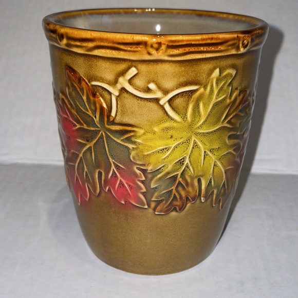 Harvest leaf stoneware mug. 16 oz - Picture 4 of 6